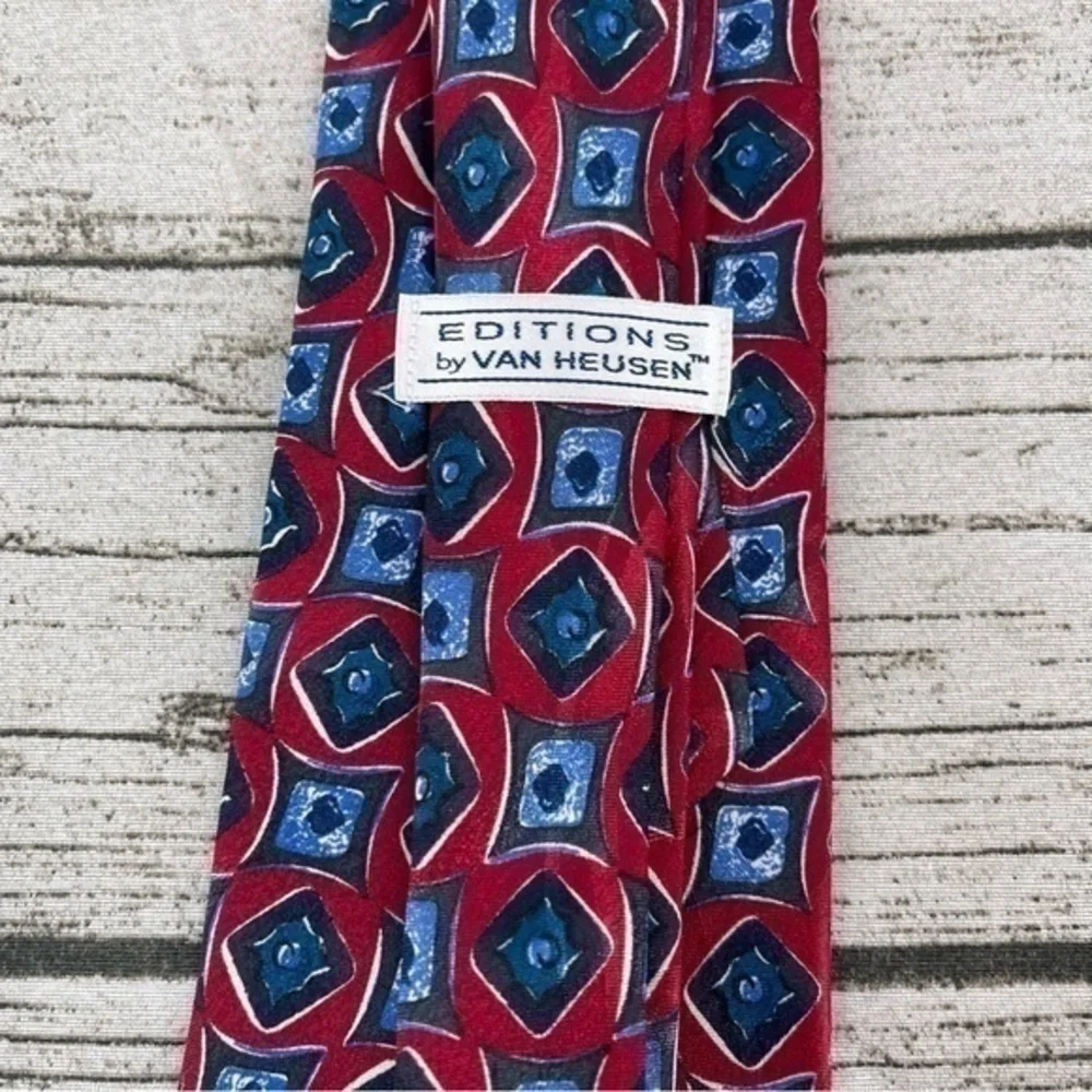 Vintage Editions by Van Heusen Mens silk Tie art